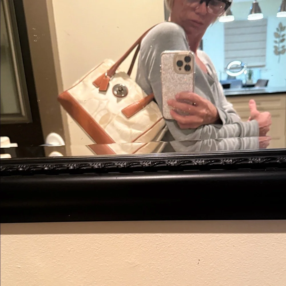 Coach elegant shoulder